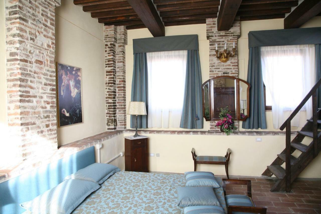 Torre Medioevale D'Uguccione Villa Sansepolcro Buitenkant foto